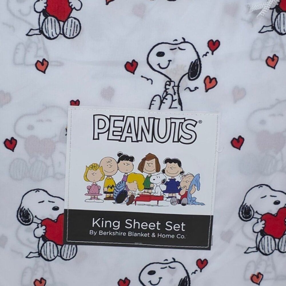 Peanuts Snoopy Love Hearts KING or QUEEN Size Sheet Set   Woodstock Hearts